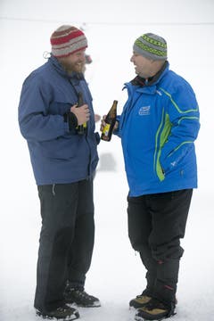 Bei einem Bierchen wird die Fahrt im Ziel analysiert. (Bild: André A. Niederberger / Neue NZ)