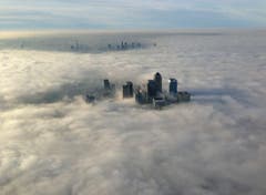 Nicht nur die Schweiz kennt Nebel: Hier ein Bild aus London (Bild: Keystone)