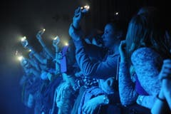 Musikfestival AndermattLive. Bastian Baker bei seinem Auftritt. 18. März 2016. Bild Urs Hanhart. (Bild: Urs Hanhart (Neue UZ))