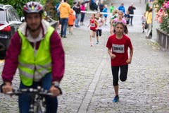 Hellebardenlauf Sempach Mia Emmengger (Nottwil) gewinnt die Klasse U12. (Bild: Beat Blättler)