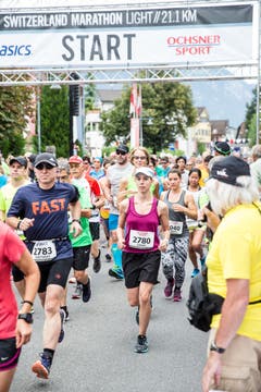 Beim Start zum Halbmarathon. (Bild: Manuela Jans-Koch / Neue LZ)