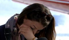 Die 29-Jährige musste während der Rücktrittsverkündung weinen. (Bild: Screenshot Livestream SRF)