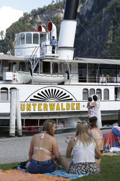 Der Dampfer fährt vorbei. (Bild: André A. Niederberger / Neue NZ)