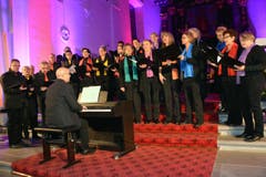 Der Kernser Singkreis unter der Leitung von Martin Odermatt. (Bild: Romano Cuonz / Neue NZ)