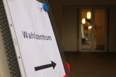 Der Eingang ins Foyer West im Kollegi Schwyz. (Bild: Geri Holdener)