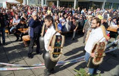 Die Trychler in Aktion. (Bild: Ernst Immoos)