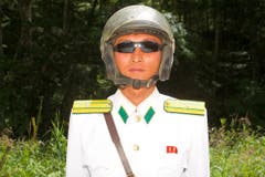Ein nordkoreanischer Polizist posiert für die Kamera. (Bild: Martin von den Driesch)