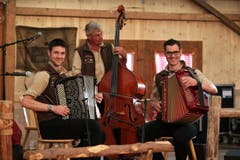Im Bild: Ländlertrio Stöcki-Buebe, Ennetmoos. (Bild: Roger Zbinden (Neue LZ))