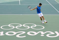 NOVAK DJOKOVIC. - In Abwesenheit von Roger Federer will sich der zwölffache Gewinner von Grand-Slam-Turnieren bei seiner dritten Olympia-Teilnahme das ersehnte Gold holen. 2008 hatte der Serbe Bronze gewonnen, 2012 scheiterte er im Halbfinal am späteren Sieger Andy Murray und verlor auch noch das Spiel um Platz 3. (Bild: AP / Vadim Ghirda)