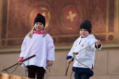 Der Chrüzlistreich, der am Dreikönigstag geklepft wird, hat Tradition. (Bild: Keystone / Urs Flüeler)