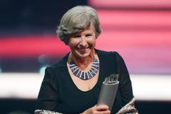 Katrin Hagen, Chirurgin, gewinnt einen Award in der Kategorie Gesellschaft. (Bild: Keystone / Walter Bieri)