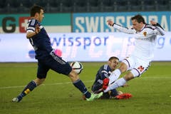 Luzerns Kaja Rogulj (links) und Francois Affolter (mitte) gegen Basels Luca Zuffi (Bild: Philipp Schmidli)