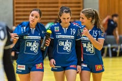 Pausengespräch zwischen Svenja Stutz, Laura Masset und Nina van Polanen (v.l.n.r.). (Bild: Christian H.Hildebrand / ZZ)