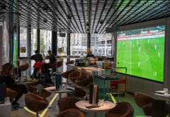 Die Sportsbar 1904 im Fifa-Museum soll der Treffpunkt für Sportfans werden. (Bild: Keystone / Patrick B. Krämer)