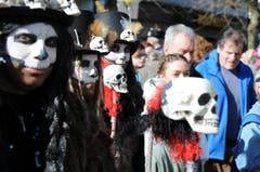 Kinderfasnacht mit Umzug am Güdismäntig in Alpnach. (Bild: Markus von Rotz / NZ (27. 02. 2017))