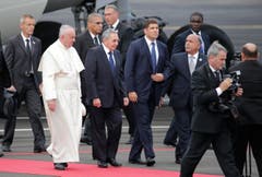 Papst Franziskus am Flughafen Havannas. (Bild: Keystone)