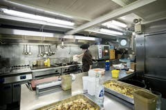 Die Bordküche des Dampfschiffs Uri. (Bild: Pius Amrein / Neue LZ)