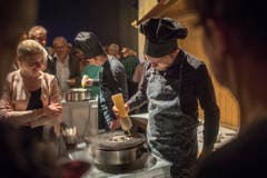 Pancake-Portraits: Hier wird das Gesicht «in die Pfanne gehauen». (Bild: Benjamin Manser)