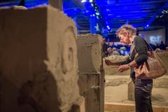 Beim Erschaffen von Sandskulpturen ist künstlerisches Geschick gefordert. (Bild: Benjamin Manser)