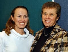 2005 gibt Martina Hingis, hier mit Mutter und Coach Melanie Molitor, bekannt, dass sie sie in den Tenniszirkus zurückkehren wird. (Bild: Keystone)
