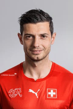 Blerim Dzemaili, Note 4,5. In der ersten Halbzeit tritt nur er offensiv in Erscheinung. Hilft auch defensiv aus. (Bild: Keystone / Gian Ehrenzeller)