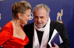 Barbara Schöneberger und Maximilian Schell bei der Bambi-Verleihung 2009 in Potsdam. (Bild: Keystone)