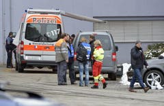 Die Polizei ist mit einem Grossaufgebot vor Ort im Einsatz. (Bild: Keystone)
