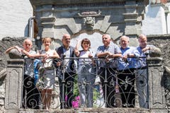 Die Bundesräte posen für ein gemeinsames Foto: Ueli Maurer, Simonetta Sommaruga, Alain Berset, Bundespräsidentin Doris Leuthard, Didier Burkhalter, Johann Schneider-Ammann und Guy Parmelin auf Schloss Wildegg. (Bild: Keystone/Alexandra Wey)