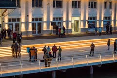 Die neue Hafenplattform bietet die Möglichkeit für Begegnungen. (Bild: Reto Martin)
