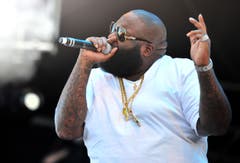 Einsatz mit vollem Kampfgewicht: Rick Ross auf der Openair-Bühne. (Bild: Reto Martin)