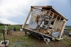 Dieses Haus auf der Insel Culebra, Puerto Rico, steht nicht mehr auf seinem Fundament. (Bild: CARLOS GIUSTI (AP))