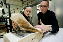 Isabel Toledo mit Art Director Hans Schreiber. (Bild: Reto Martin)