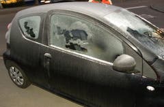 Auch der Lenker dieses Wagens wurde wegen Guckloch-Fahrens aus dem Verkehr gezogen. (Bild: Stapo SG)