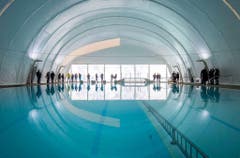 Die Traglufthalle wurde über das 25-Meter-Becken montiert. (Bild: Reto Martin)