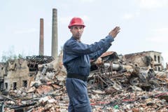 Raduner-Brand: Rundgang mit Brandermittler André Kieser (Bild: Hanspeter Schiess)