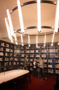 Einweihung der neuen Stadtbibliothek in der Hauptpost, hier im Turmzimmer. (Bild: Ralph Ribi)