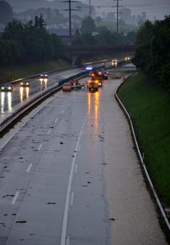 Überschwemmung in Wil: Fotografiert von der Toggenburgerstrasse aus am Sonntagabend um 20 Uhr. (Bild: Christoph Heer/Leserbild)