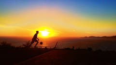 Basketball bei Sonnenuntergang... (Bild: pd)