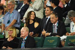 epa05758606 Australian actor Eric Bana(C-R) and wife Rebecca Gleeson (C-L) are seen during the match of Roger Federer of Switzerland against Rafael Nadal of Spain on day fourteen of the Australian Open, in Melbourne, Australia, 29 January 2017. EPA/TRACEY NEARMY AUSTRALIA AND NEW ZEALAND OUT (Bild: TRACEY NEARMY)
