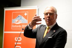 Alt Bundesrat und "Vater der Neat" Adolf Ogi spricht am Eröffnungstag des Gotthard Basistunnels in Arth-Goldau. (Bild: Keystone)