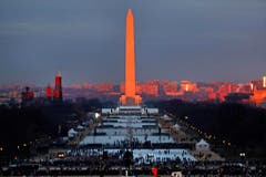 Bereits am frühen Morgen strömten die Zuschauer auf die National Mall. (Bild: Keystone)