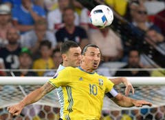 Zurückgetreten ist auch Zlatan Ibrahimovic: Der Stürmer hat an der EM sein letztes Spiel für die schwedische Nationalmannschaft gespielt. (Bild: Keystone)