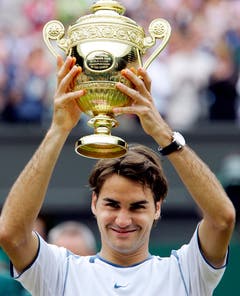 2005 Wimbledon gegen Andy Roddick (USA) 6:2, 7:6, 6:4. (Bild: Anja Niedringshaus / Keystone)