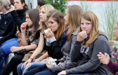Bei der Zwischenverpflegung können gut die anderen Besucher beobachtet werden. (Bild: Reto Martin)