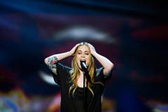 Natürlich: Anouk performte für die Niederlande. (Bild: Keystone)
