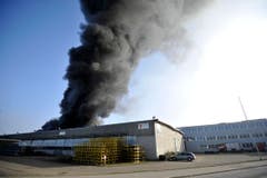 Grossbrand bei der Firma Tuchschmid in Frauenfeld. (Bild: Reto Martin)
