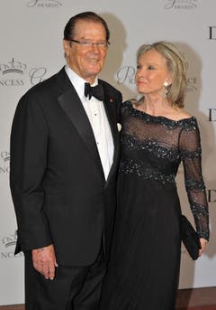 Roger Moore mit seiner Frau Cristina. an einer Gala 2015. (Bild: Keystone)