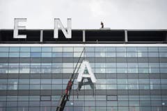 St. Gallen - AFG ARENA Schriftzug wird demontiert (Bild: Ralph Ribi)
