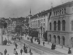 Der Bohl mit dem alten Theater (rechts) 1886. (Bild: Stadtarchiv Ortsbürgergemeinde St.Gallen)