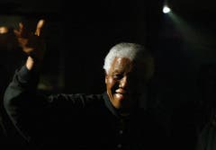 Nelson Mandela in einer Aufnahme aus dem Jahr 2004. (Bild: Keystone)